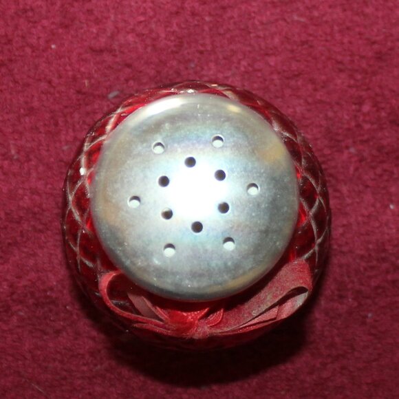 Vintage Avon Ruby Red Powder Shaker - Charisma - Picture 3 of 3